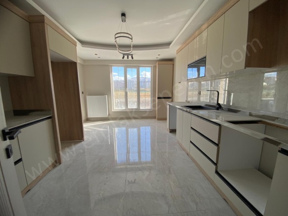 Dadaşköy Mah. Yakutiye Satılık Daire |  4+1 Oda | 161M2 5.150.000Tl | 3. Kat | Merkezi Isınma | 2 Banyo Resim-2