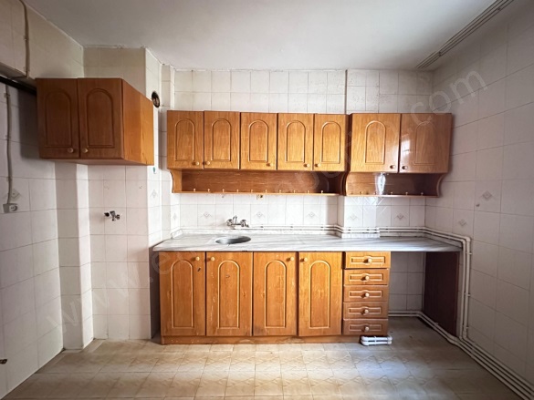 Selçuklu Mah. Aziziye Kiralık Daire |  3+1 Oda | 135M2 Aylık 13.000Tl | 2. Kat | Doğalgaz(Kombi) | 1 Banyo Resim-3