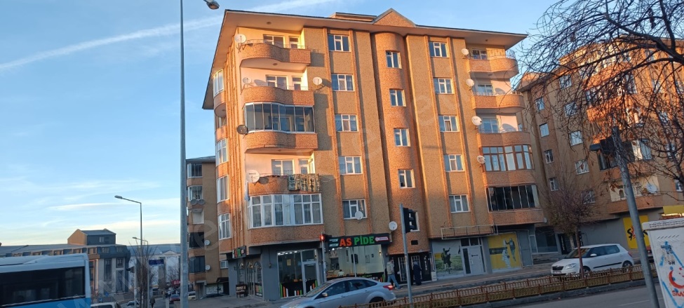 Hüseyin Avni Ulaş Mah. Palandöken Kiralık Daire |  4+1 Oda | 180M2 Aylık 21.500Tl | 5. Kat | Doğalgaz(Kombi) | 2 Banyo Resim-3