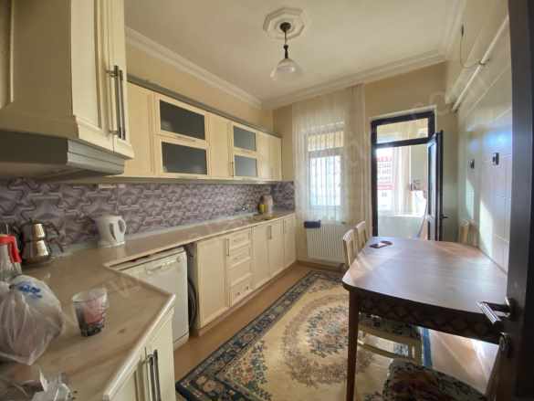 Palandöken Yunusemre Mahallesinde Satılık Daire Ara Kat 3+1