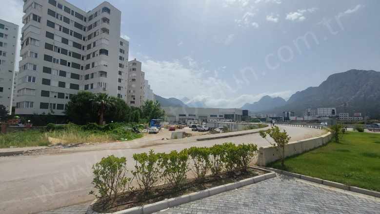 44) Antalya Konyaaltı Liman işyeri imarlı Satılık Ticari Arsa 2040 M2 Mah