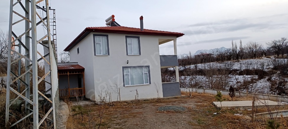 Toprakkale Mah. Kağızman Satılık Yazlık |  6+3 Oda | 4000M2 7.000.000Tl | Dubleks | Kat Kaloriferi | 2 Banyo | 2 Yatak Odası Resim-1