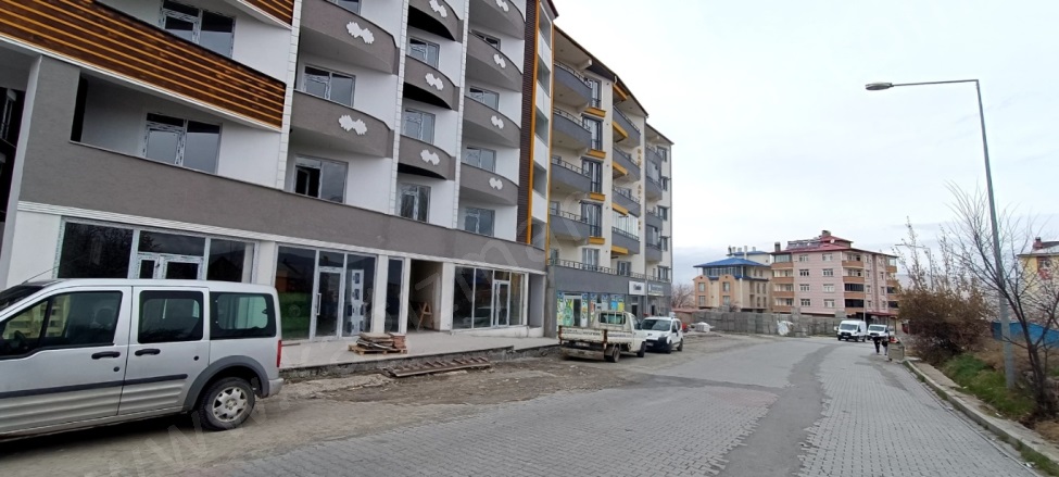 Şahindere Mah. Kağızman Satılık Daire |  3+1 Oda | 138M2 2.800.000Tl | 3. Kat | Doğalgaz(Kombi) | 1 Banyo | 1 Yatak Odası Resim-1