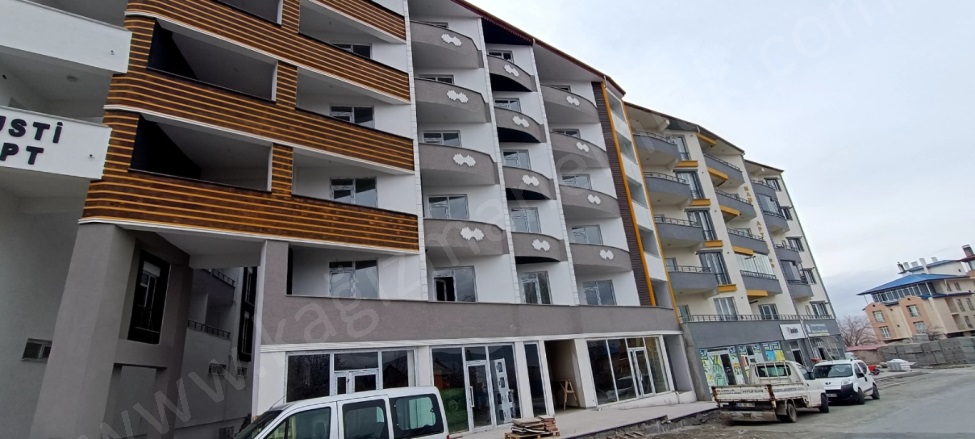 Şahindere Mah. Kağızman Satılık Daire |  3+1 Oda | 138M2 2.800.000Tl | 3. Kat | Doğalgaz(Kombi) | 1 Banyo | 1 Yatak Odası Resim-2