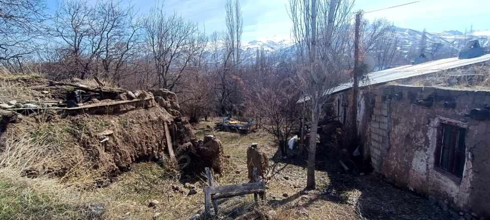 Kümbet Mahallesinde Satılık Bağ Bahçe Ve Ev Merkez 30 Ekim Mah