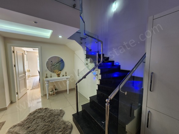 Kızlar Pınarı Mah. Alanya Satılık Daire |  3+1 Oda | 250M2 180.000€  Krediye Uygun  Eşyalı  | Dubleks | Klima | 3 Banyo | 3 Yatak Odası Resim-4