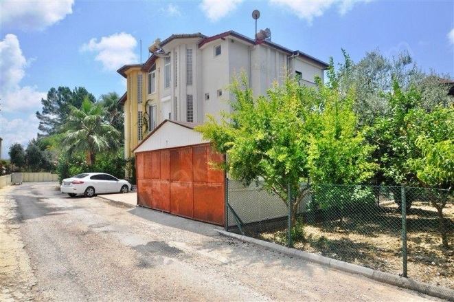 İncekum Mah. Alanya Acil Satılık Villa |  5+1 Oda | 260M2 350.000€  Krediye Uygun  | Tripleks | Klima | 3 Banyo | 5 Yatak Odası Resim-2