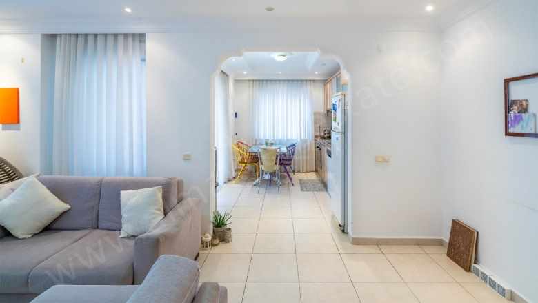 Alanya Da Satılık Daire 2+1 100M2 Full Eşyalı Denize 200 M Oba Mah