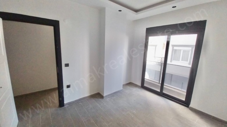 Mahmutlar Mah. Alanya Acil Satılık Daire |  1+1 Oda | 50M2 54.000€ | 1. Kat | Klima | 1 Banyo | 1 Yatak Odası Resim-2