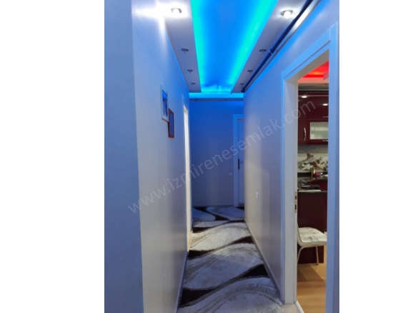 Manavkuyu Mah. Bayraklı  Satılık Daire |  3+2 Oda | 175M2 12.500.000Tl  Krediye Uygun  | 3. Kat | Doğalgaz(Kombi) | 2 Banyo | 3 Yatak Odası Resim-1