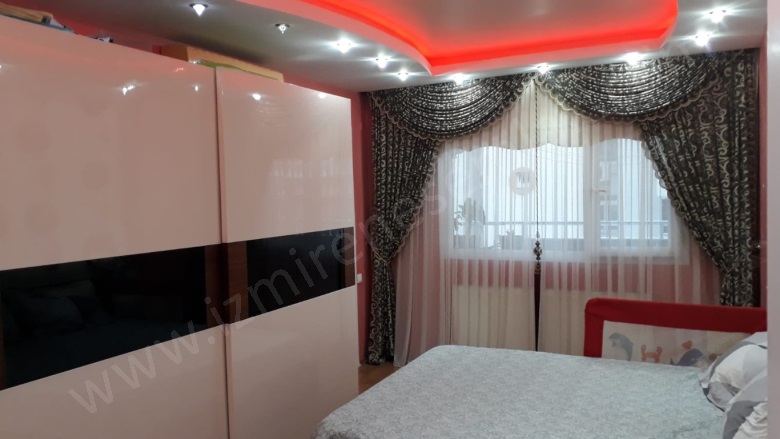Manavkuyu Mah. Bayraklı  Satılık Daire |  3+2 Oda | 175M2 12.500.000Tl  Krediye Uygun  | 3. Kat | Doğalgaz(Kombi) | 2 Banyo | 3 Yatak Odası Resim-3