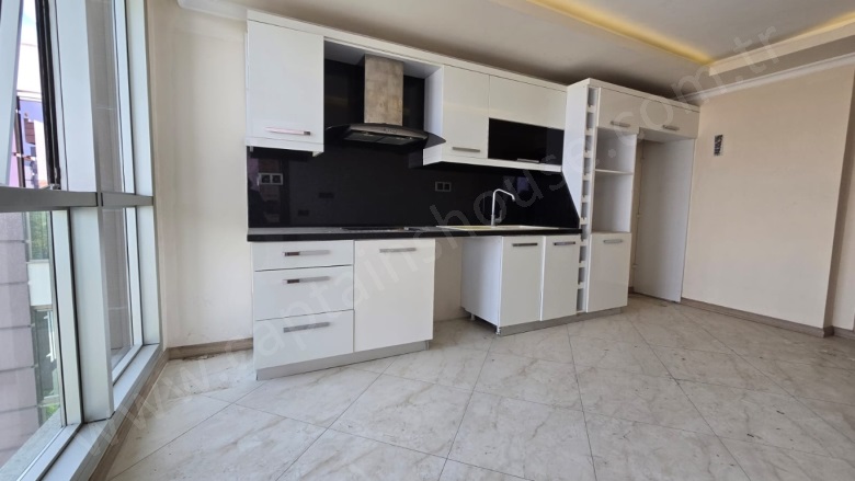 Kadınlar Denizi Mah. Kuşadası Satılık Daire |  3+1 Oda | 130M2 9.800.000Tl  Krediye Uygun  | 3. Kat | Klima | 2 Banyo | 3 Yatak Odası Resim-4