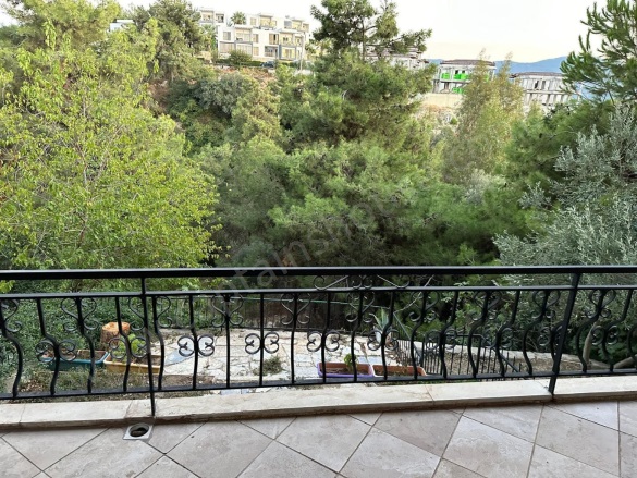 Soğucak Mah. Kuşadası Satılık Yazlık |  3+1 Oda | 180M2 5.400.000Tl  Krediye Uygun  | Tripleks | Klima | 2 Banyo | 3 Yatak Odası Resim-3