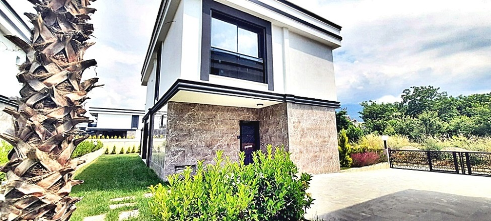 Davutlar Mah. Kuşadası Satılık Villa |  3+1 Oda | 135M2 13.000.000Tl  Krediye Uygun  | Villa | Kat Kaloriferi | 3 Banyo | 1 Yatak Odası Resim-2