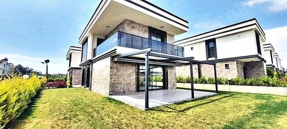 Davutlar Mah. Kuşadası Satılık Villa |  4+1 Oda | 140M2 13.000.000Tl  Krediye Uygun  | Villa | Kat Kaloriferi | 3 Banyo | 4 Yatak Odası Resim-1