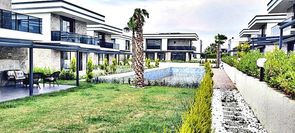 Davutlar Mah. Kuşadası Satılık Villa |  4+1 Oda | 140M2 13.000.000Tl  Krediye Uygun  | Villa | Kat Kaloriferi | 3 Banyo | 4 Yatak Odası Resim-3