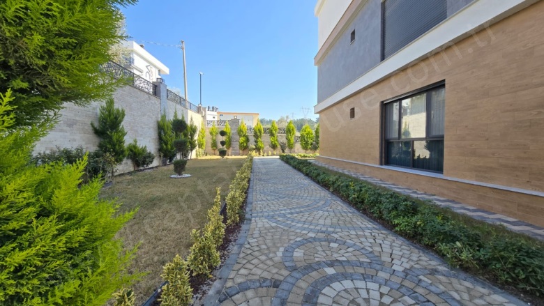 İkiçeşmelik Mah. Kuşadası Satılık Daire |  3+1 Oda | 140M2 8.200.000Tl | 2. Kat | Yerden Isıtma | 2 Banyo | 3 Yatak Odası Resim-1