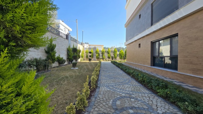 İkiçeşmelik Mah. Kuşadası Satılık Daire |  3+1 Oda | 140M2 8.200.000Tl | 2. Kat | Yerden Isıtma | 2 Banyo | 3 Yatak Odası Resim-2