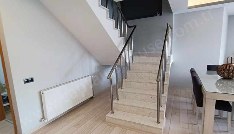 Kuşadasında Satılık Daire 4+1 Bakımlı Dubleks Ege Mah