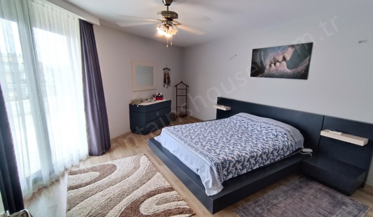 Ege Mah. Kuşadası Satılık Daire |  4+1 Oda | 240M2 9.700.000Tl | 4. Kat | Merkezi Isınma | 4 Banyo | 4 Yatak Odası Resim-4
