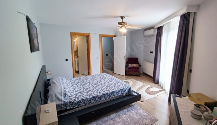 Ege Mah. Kuşadası Satılık Daire |  4+1 Oda | 240M2 9.700.000Tl | 4. Kat | Merkezi Isınma | 4 Banyo | 4 Yatak Odası Resim-5