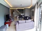 Kuşadasında Satılık Daire 4+1 Bakımlı Dubleks Ege Mah 240 M2 Merkezi Isınma 4 Banyo
