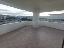 Kuşadası Türkmen Mah. Kiralık Daire 4+1 145 M2 | 2. Kat | 1 Banyo | 4 Yatak Odası