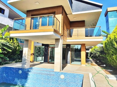 Kuşadası Türkmen Mah 4+1 Asansörlü Müstakil Havuzlu Deniz Manzaralı Satılık Villa