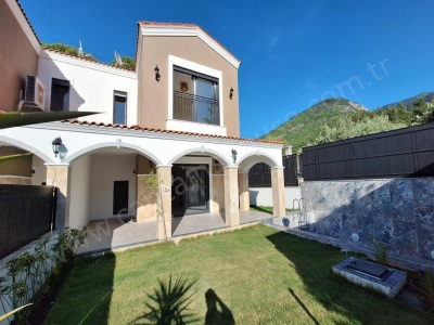 Kuşadası Güzelçamlıda Satılık Villa 3+1 Müstakil Havuzlu Sıfır İkiz Güzelçamlı Mah