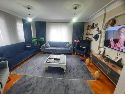 Kuşadasında Acil Satılık Daire 3+1 Doğalgazlı Ayrı Mutfaklı Camiatik Mah