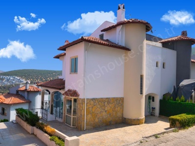 Kuşadasında Satılık Villa Deniz Manzaralı Bakımlı 5+1 Geniş … 5+2 Bayraklıdede Mah