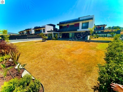 Kuşadasında Emsalsiz 5+1 + Sauna+ Fitness+ Sinema Odası 7+1 Satılık Villa Karaova Mah