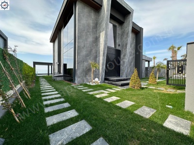 Kuşadasında 4+1 Müstakil Deniz Manzaralı Satılık Villa Soğucak Mah