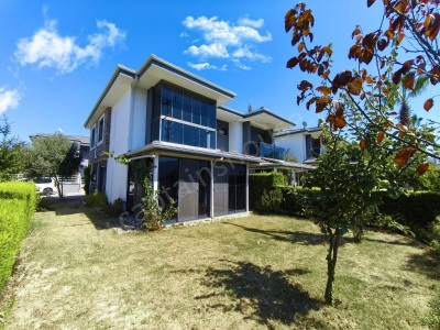 Kuşadası Soğucakta Satılık Villa Havuzlu Site İçinde 3+1 … Soğucak Mah