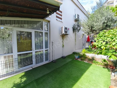 Kuşadası Merkezde Satılık Villa 3+1 Bahçeli Kadınlar Denizi Mah