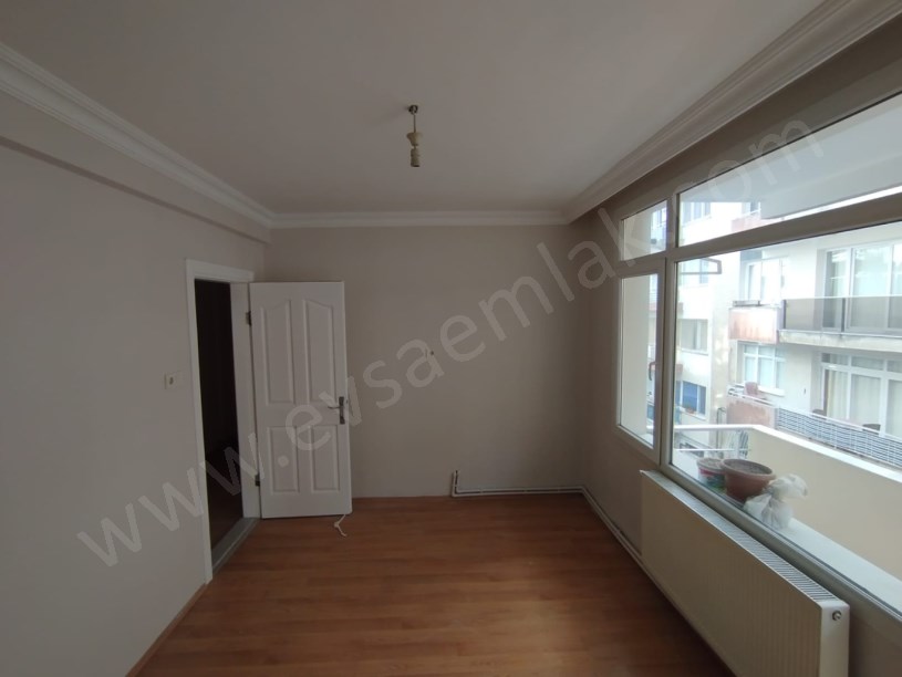 MURAT REİS MAH NECATİBEY OKUL YAKINI BÜYÜK D.GAZLI ARA KAT DAİRE