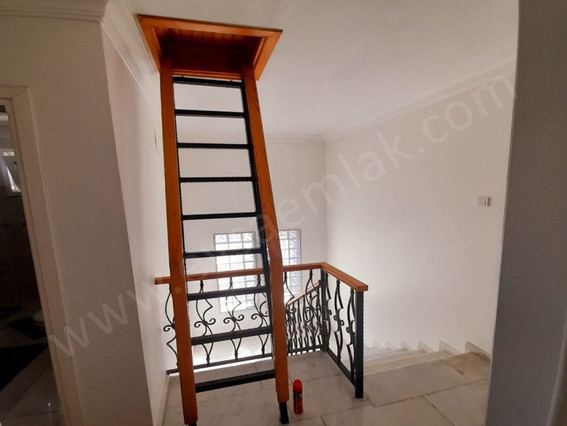 MENEMEN SEYREK VİLLAKENTİN EN DEĞERLİ LOKASYONUNDA 750m² MÜSTAKİL BAHÇELİ 6+1 DUBLEKS VİLLA