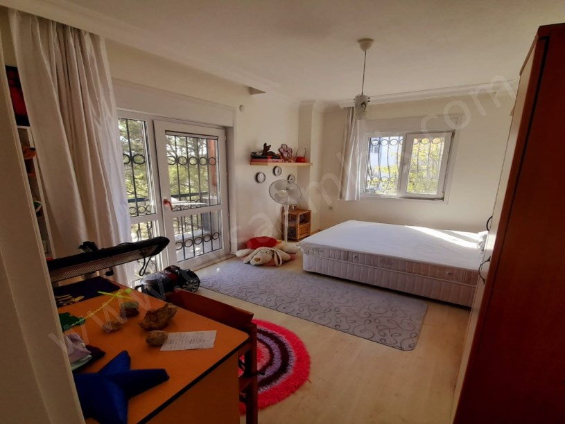 MENEMEN SEYREK VİLLAKENTİN EN DEĞERLİ LOKASYONUNDA 750m² MÜSTAKİL BAHÇELİ 6+1 DUBLEKS VİLLA