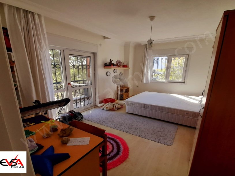 MENEMEN SEYREK VİLLAKENTİN EN DEĞERLİ LOKASYONUNDA 750m² MÜSTAKİL BAHÇELİ 6+1 DUBLEKS VİLLA