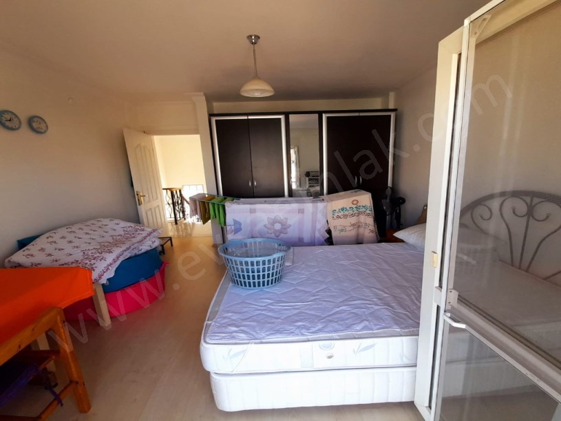 MENEMEN SEYREK VİLLAKENTİN EN DEĞERLİ LOKASYONUNDA 750m² MÜSTAKİL BAHÇELİ 6+1 DUBLEKS VİLLA