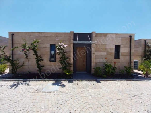 Bitez Mah. Bodrum Satılık Daire |  2+1 Oda |1.325.000$  Krediye Uygun  | 2. Kat | Vrv | 2 Banyo | 2 Yatak Odası Resim-1