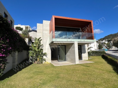 Bodrum Merkezde 3+1 Ters Dubleks Bahçe Katı Lüx Satılık Daire Umurca Mah
