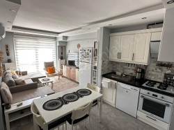 Bayraklı  Çiçek Mah. Satılık Daire 2+1 65 M2 | Yüksek Giriş | Doğalgaz(Kombi) | 1 Banyo | 1 Yatak Odası