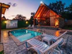 Sapanca Yanık Mah. Günlük Kiralık Villa | Doğalgaz(Kombi) | 1 Banyo | 2 Yatak Odası