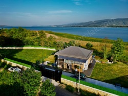 Kartepe Maşukiye Mah. Satılık Villa 6+2 3500 M2 | Müstakil | Doğalgaz(Kombi) | 5 Banyo | 4 Yatak Odası