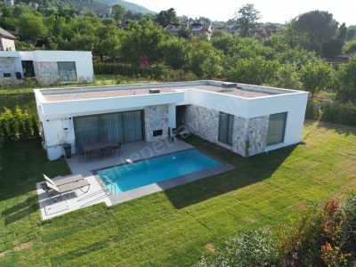 Kartepe Günlük Kiralanabilir Bahçeli Havuzlu Lüks 3+1 Kiralık Maşukiye Mah Villa