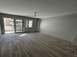Turgutlu Yedi Eylül Mah. Satılık Daire 105 M2 | 2. Kat | Doğalgaz Sobası