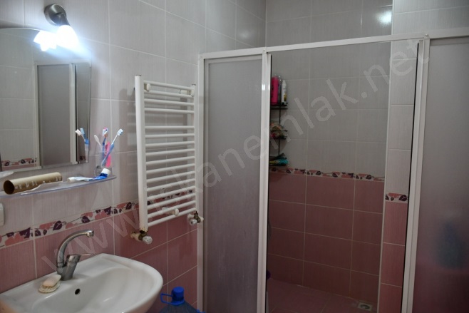 Hamidiye Mah. Gerze Kiralık Daire |  2+1 Oda | 100M2 Aylık 17.000Tl | 4. Kat | Doğalgaz(Kombi) | 1 Banyo | 2 Yatak Odası Resim-3