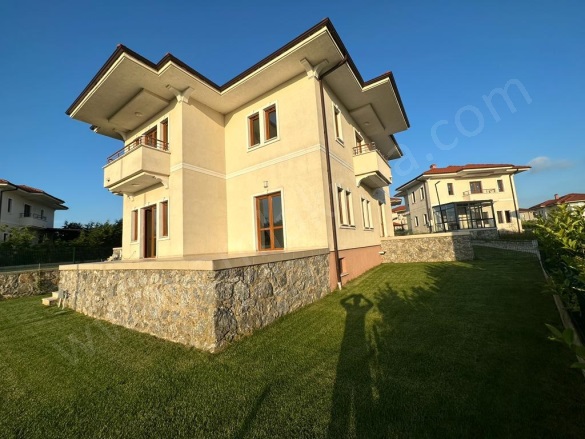 Riva Mah. Beykoz Satılık Villa |  5+2 Oda | 320M2 25.000.000Tl  Krediye Uygun  | Tripleks | Doğalgaz(Kombi) | 4 Banyo | 4 Yatak Odası Resim-1