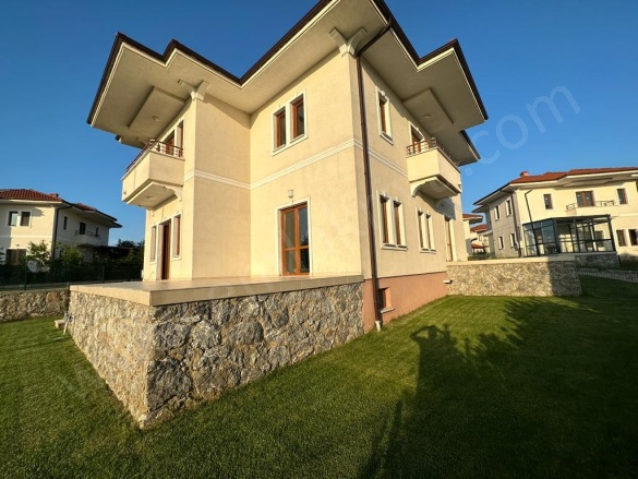 Riva Mah. Beykoz Satılık Villa |  5+2 Oda | 320M2 25.000.000Tl  Krediye Uygun  | Tripleks | Doğalgaz(Kombi) | 4 Banyo | 4 Yatak Odası Resim-2